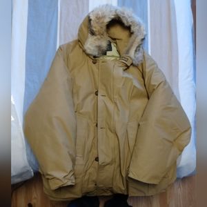 Woolrich parka 4x only whore once dosent fit